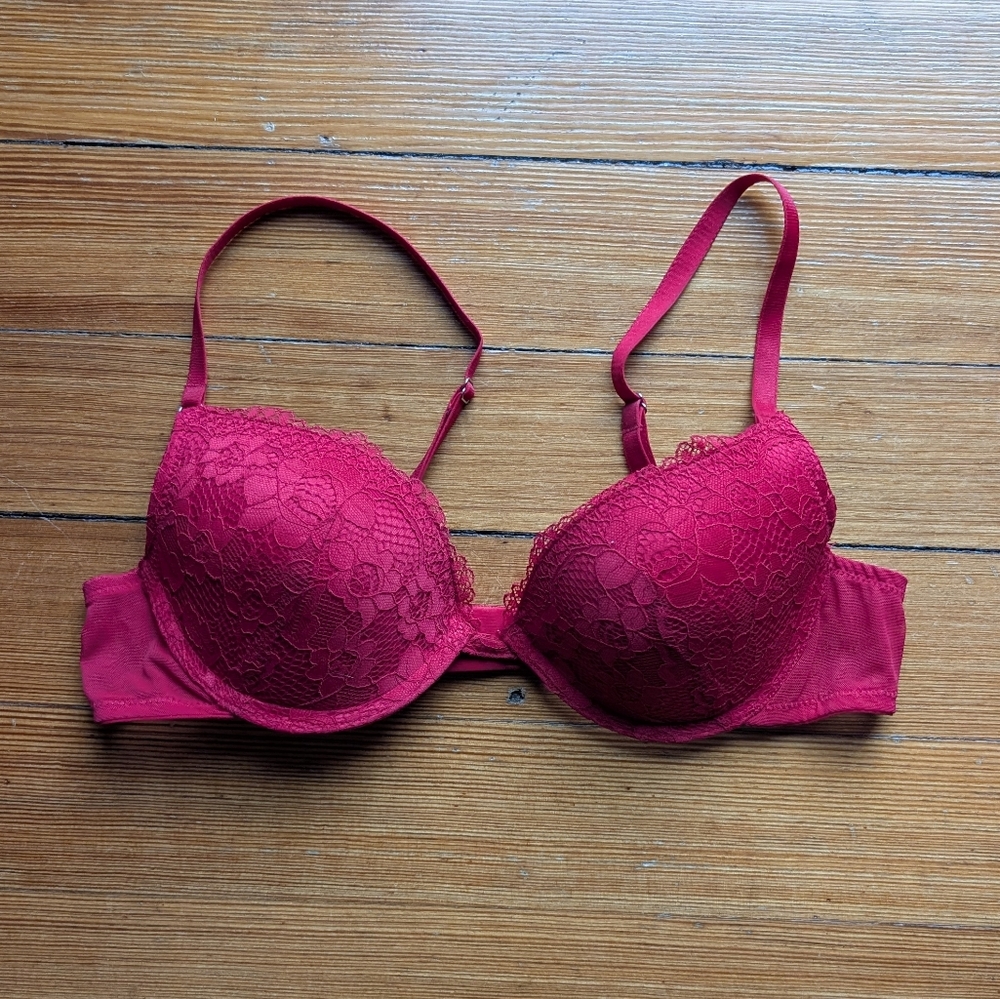 Red Lace Bra - Picture 2 of 8
